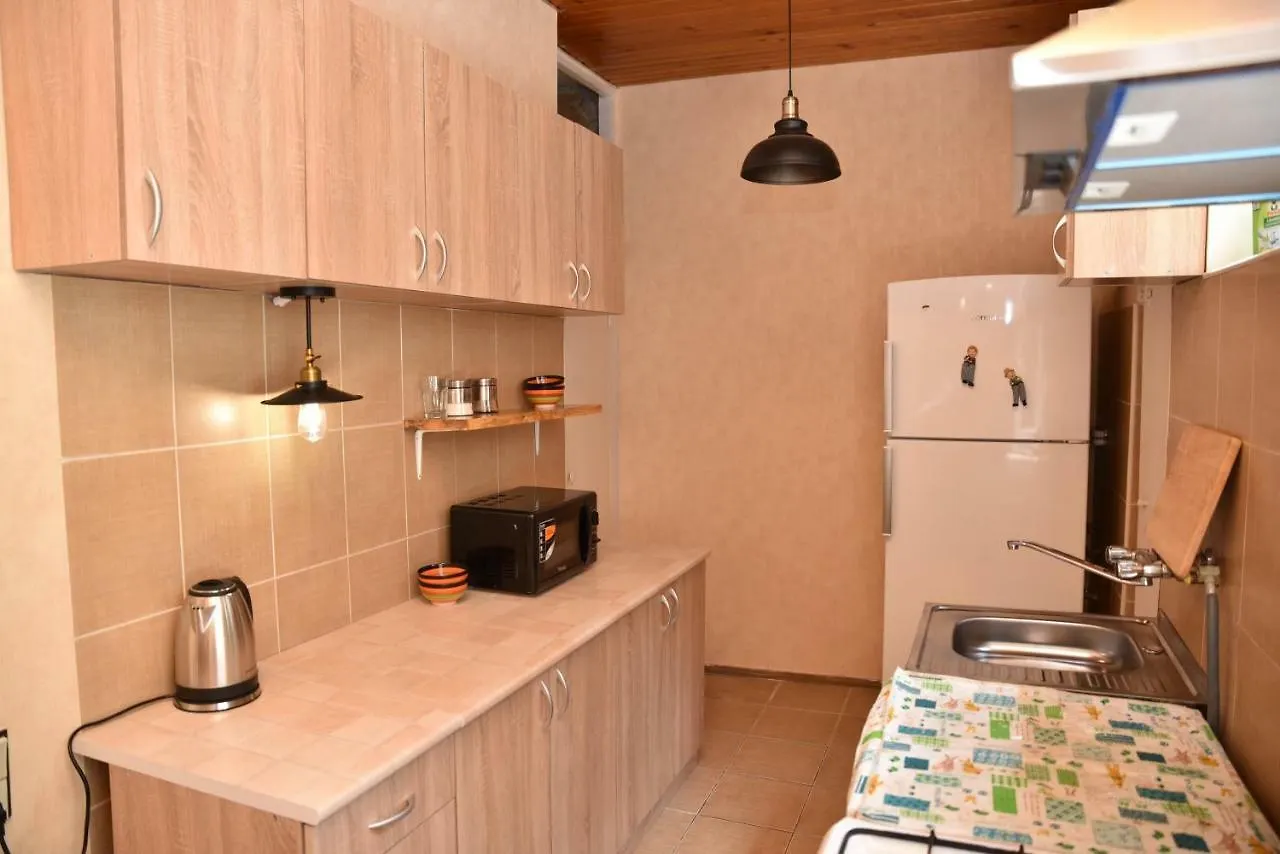 3 Bd App With Cozy Garden Lägenhet Tbilisi Georgien