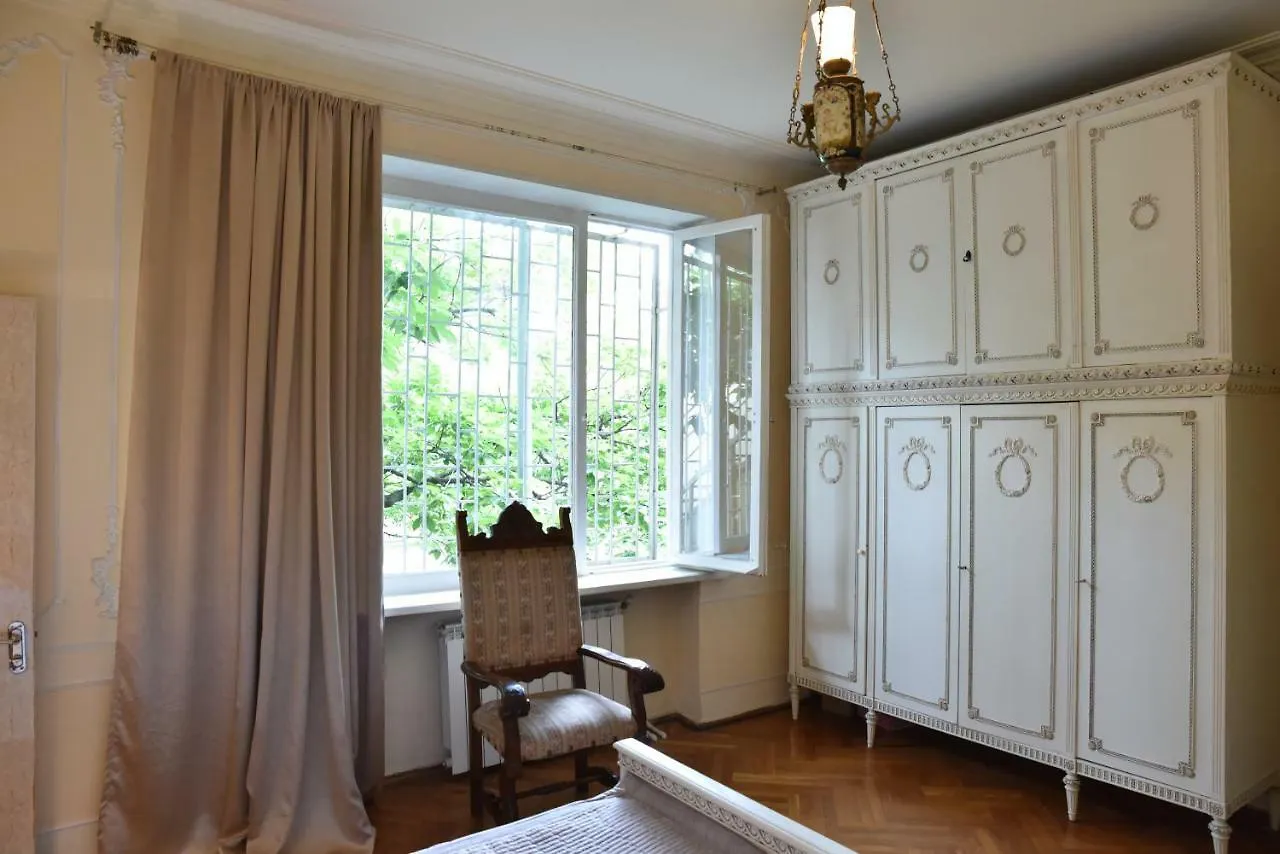 3 Bd App With Cozy Garden Lägenhet Tbilisi Georgien