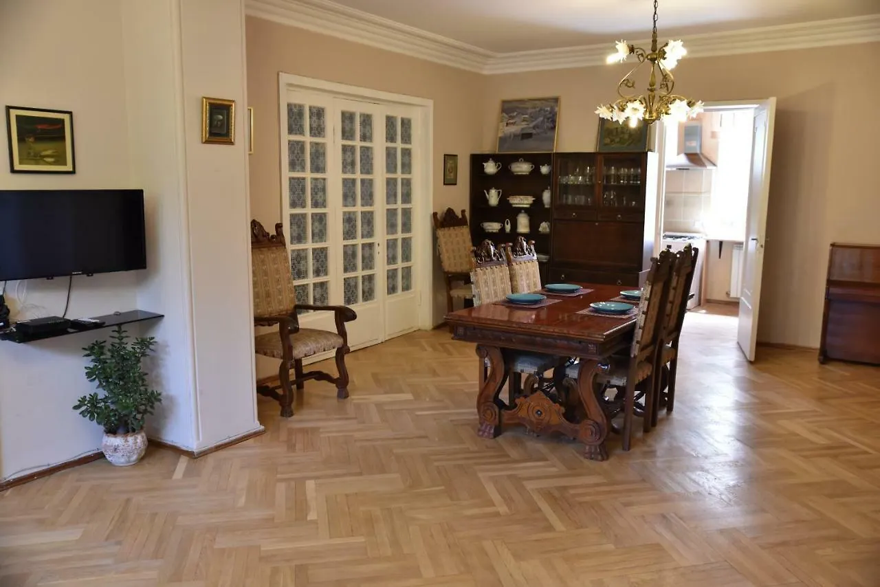 3 Bd App With Cozy Garden Lägenhet Tbilisi Georgien